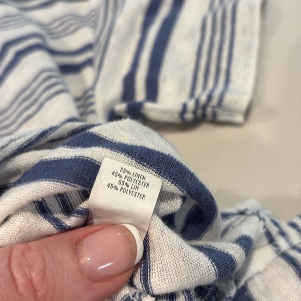 Aerie - short sleeve crew neck t-shirt - size XS. White with baby blue stripes - Picture 11 of 11